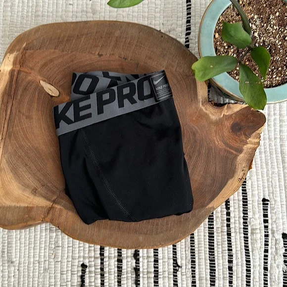 Nike - Picture 7 of 10